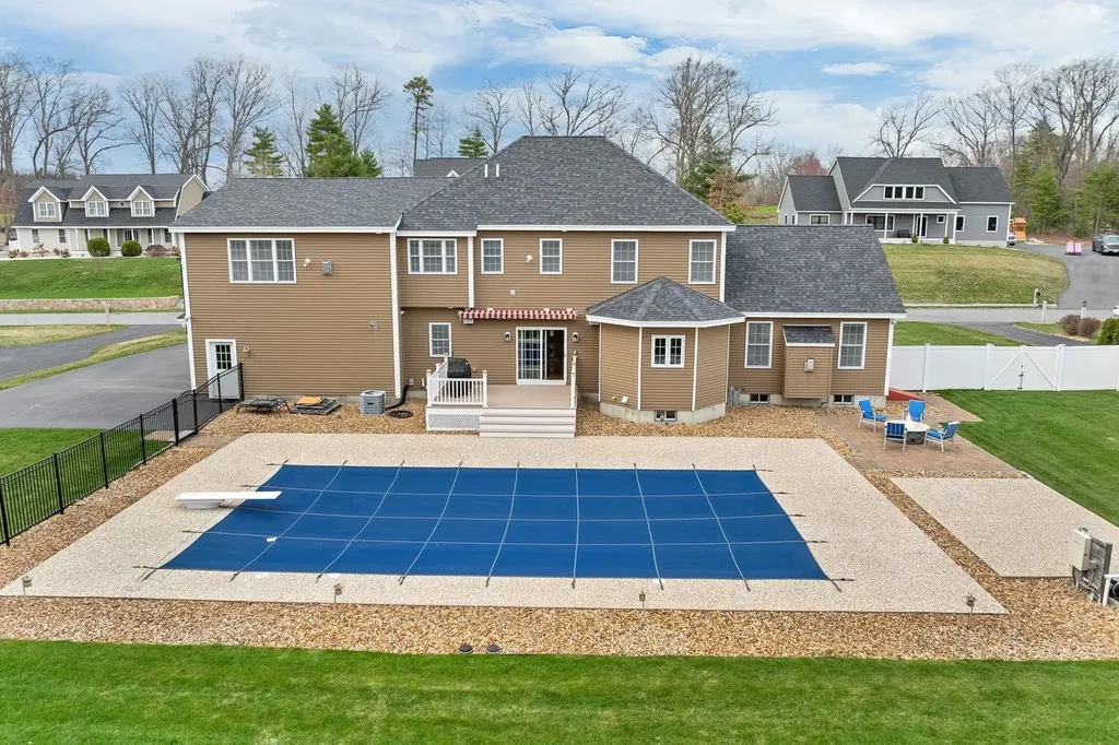 26 Lamplighter Lane Salem NH 03079