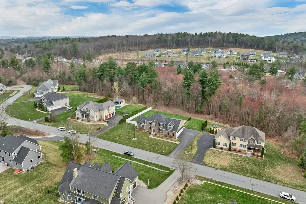 26 Lamplighter Lane Salem NH 03079