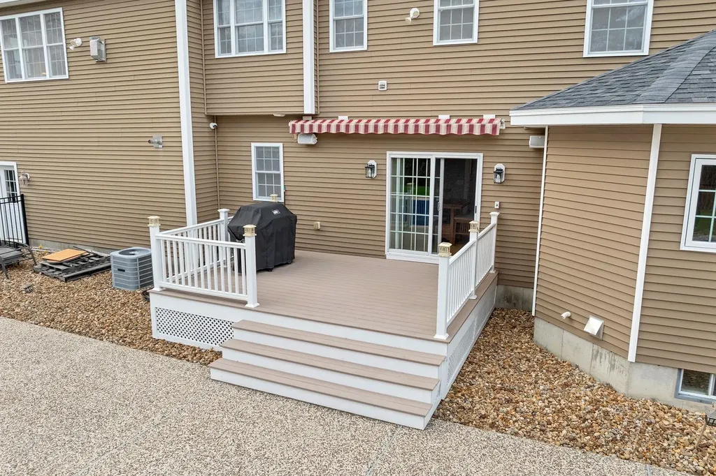 26 Lamplighter Lane Salem NH 03079