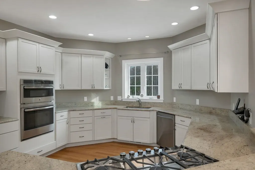 26 Lamplighter Lane Salem NH 03079