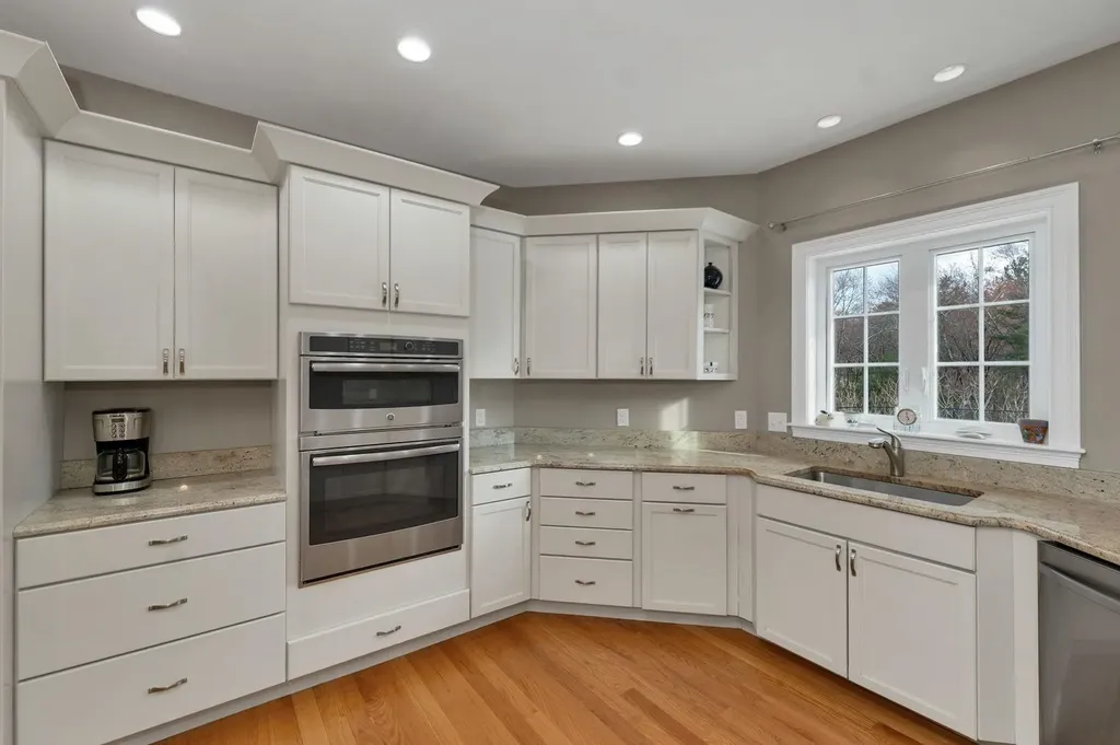 26 Lamplighter Lane Salem NH 03079