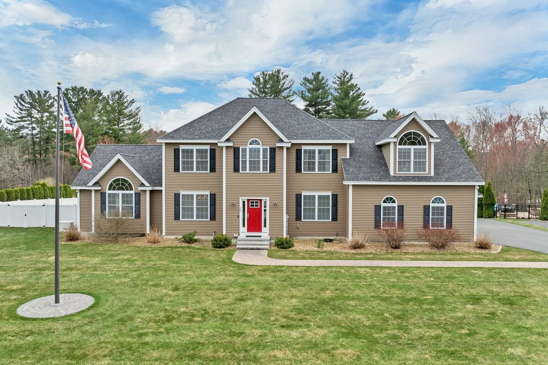 Salem NH, 26 Lamplighter Lane