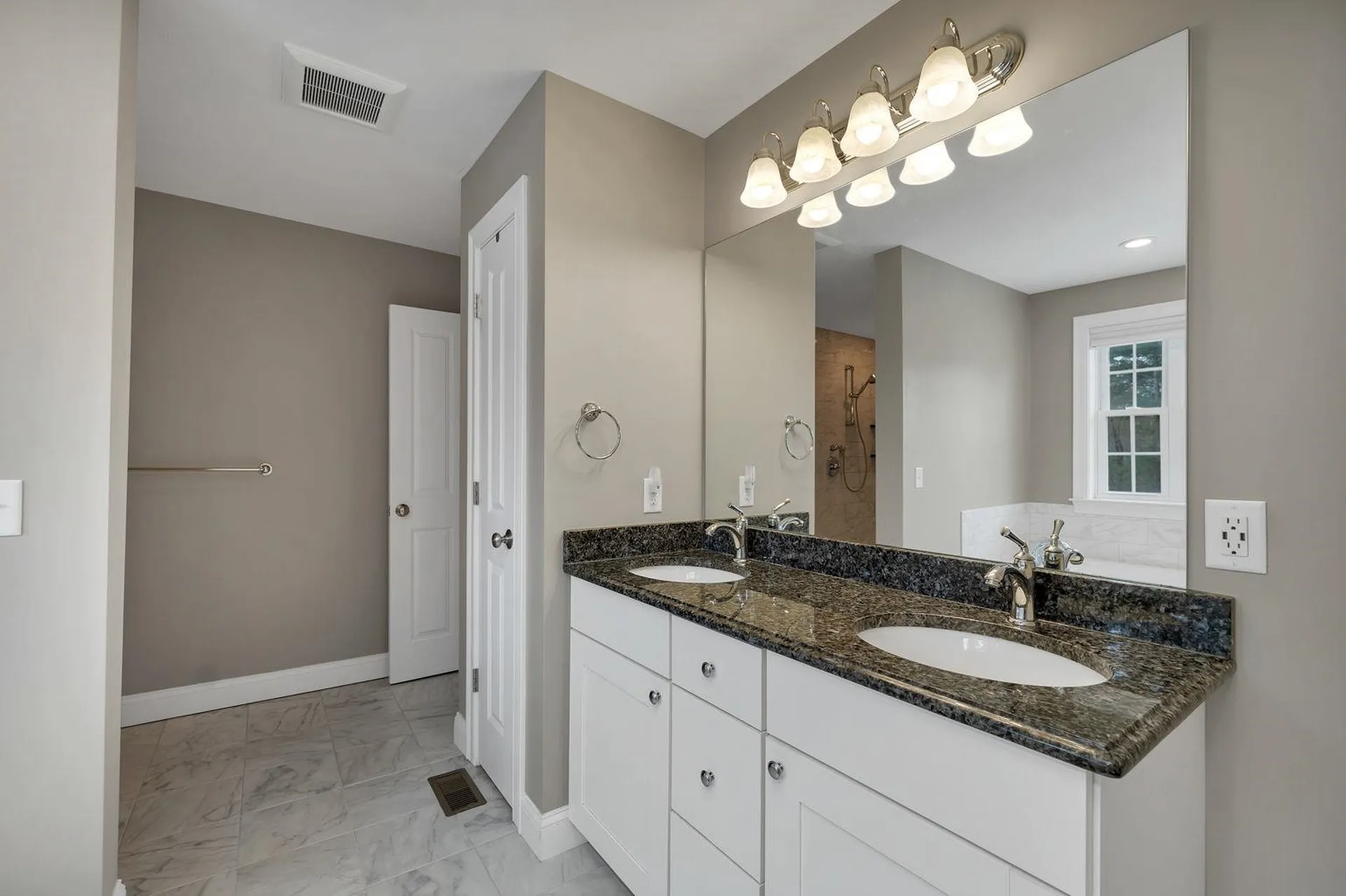 26 Lamplighter Lane Salem NH 03079