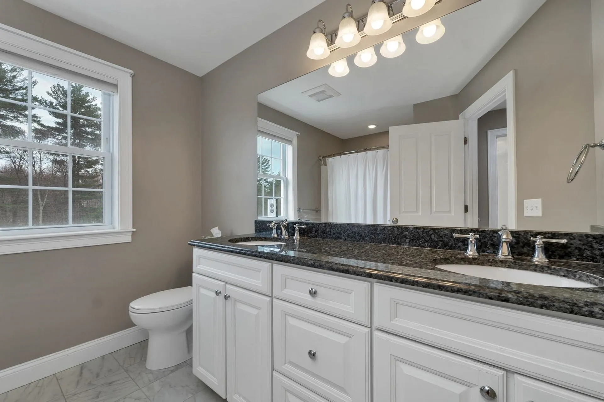 26 Lamplighter Lane Salem NH 03079
