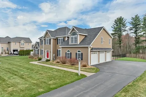 26 Lamplighter Lane Salem NH 03079