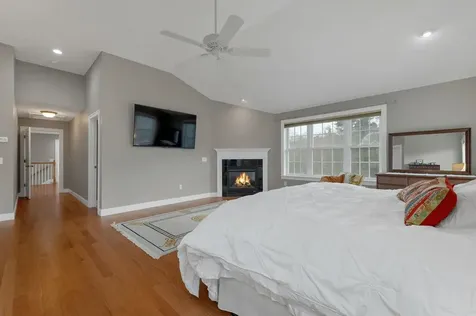 26 Lamplighter Lane Salem NH 03079