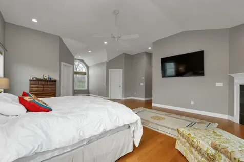 26 Lamplighter Lane Salem NH 03079