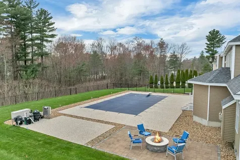 26 Lamplighter Lane Salem NH 03079