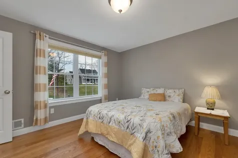 26 Lamplighter Lane Salem NH 03079