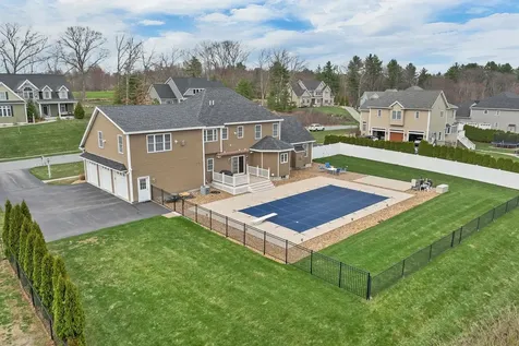 26 Lamplighter Lane Salem NH 03079
