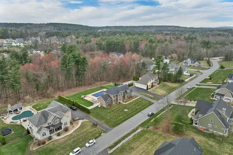 26 Lamplighter Lane Salem NH 03079
