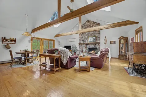 30 Geisser Lane Hampstead NH 03841