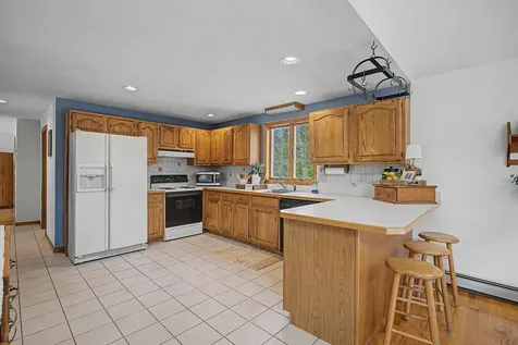30 Geisser Lane Hampstead NH 03841