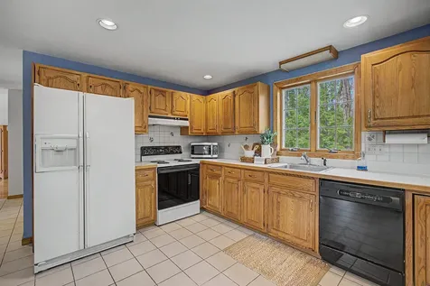 30 Geisser Lane Hampstead NH 03841
