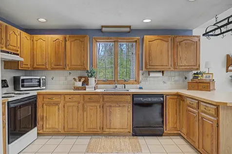 30 Geisser Lane Hampstead NH 03841