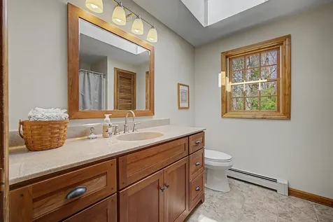 30 Geisser Lane Hampstead NH 03841