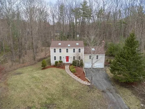 30 Geisser Lane Hampstead NH 03841