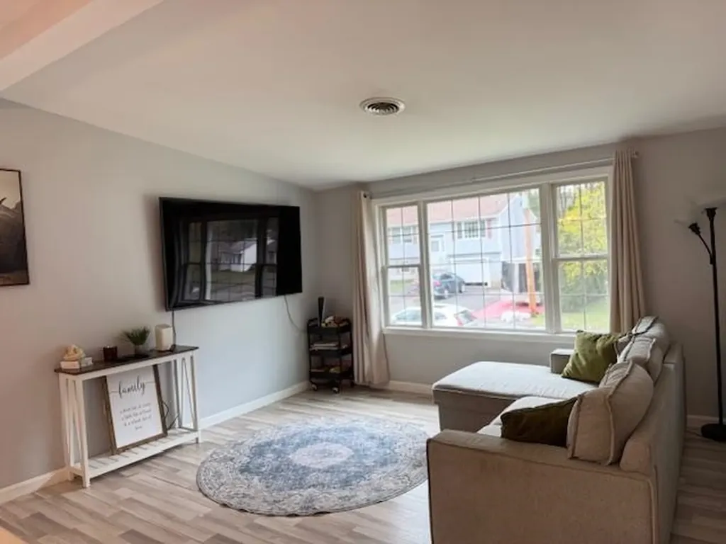 18 Baltimore Road Nashua NH 03062
