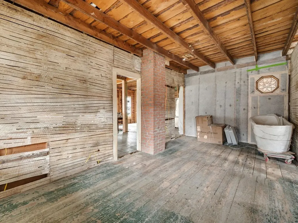 81 East River Road Lincoln VT 05443