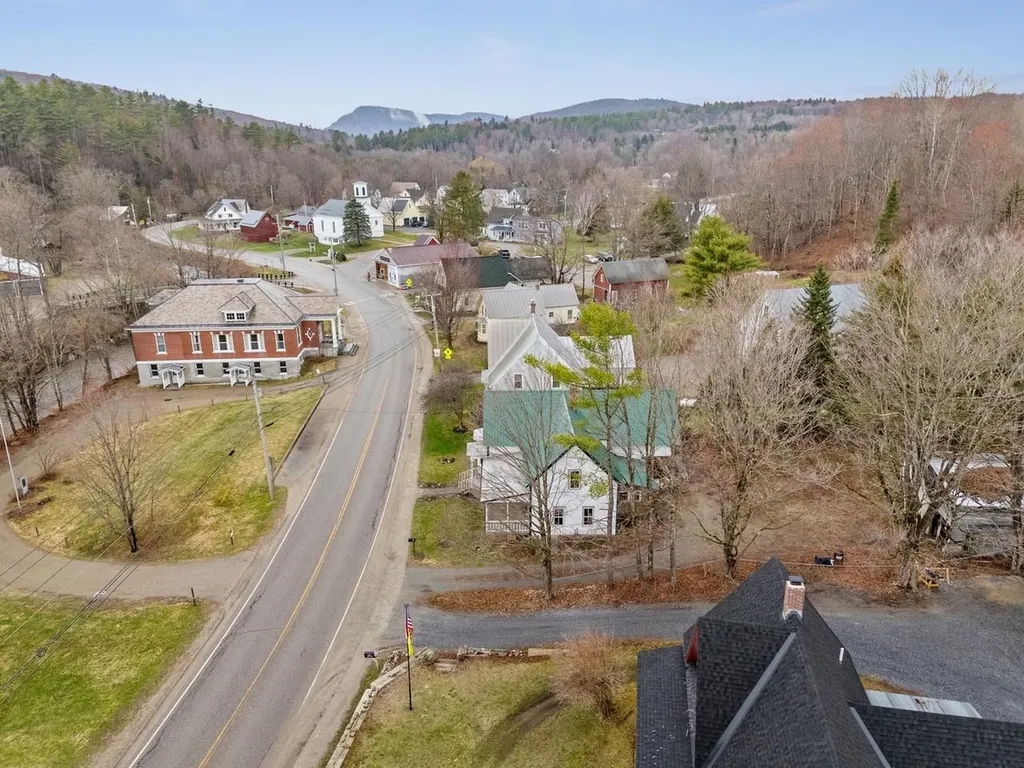 81 East River Road Lincoln VT 05443
