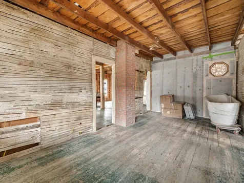 81 East River Road Lincoln VT 05443