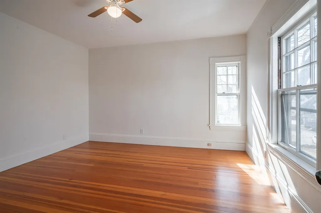 18 Manchester Street Nashua NH 03064-2110