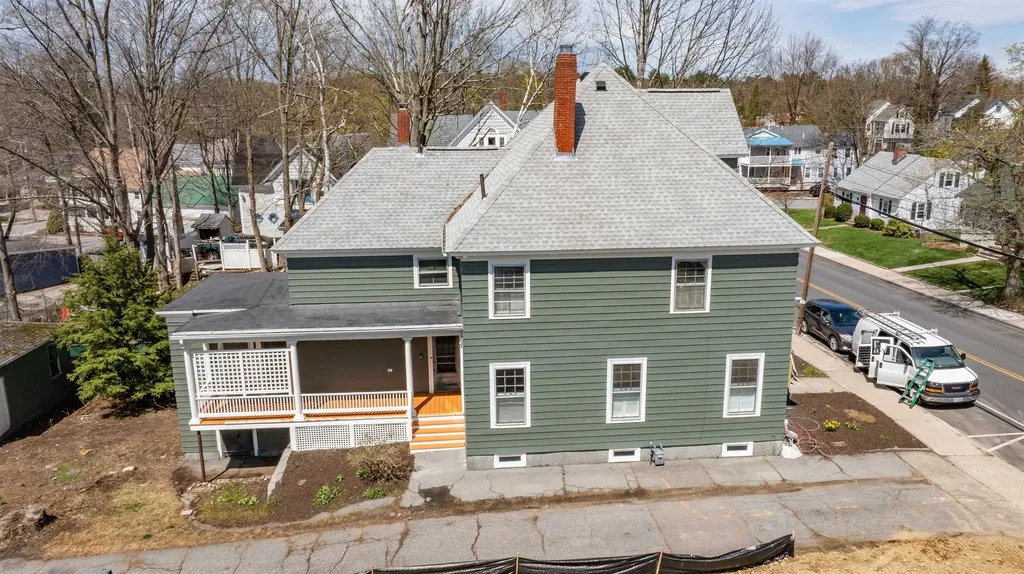 18 Manchester Street Nashua NH 03064-2110