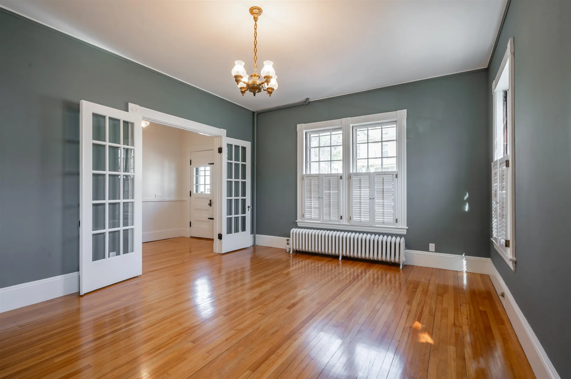 18 Manchester Street Nashua NH 03064-2110