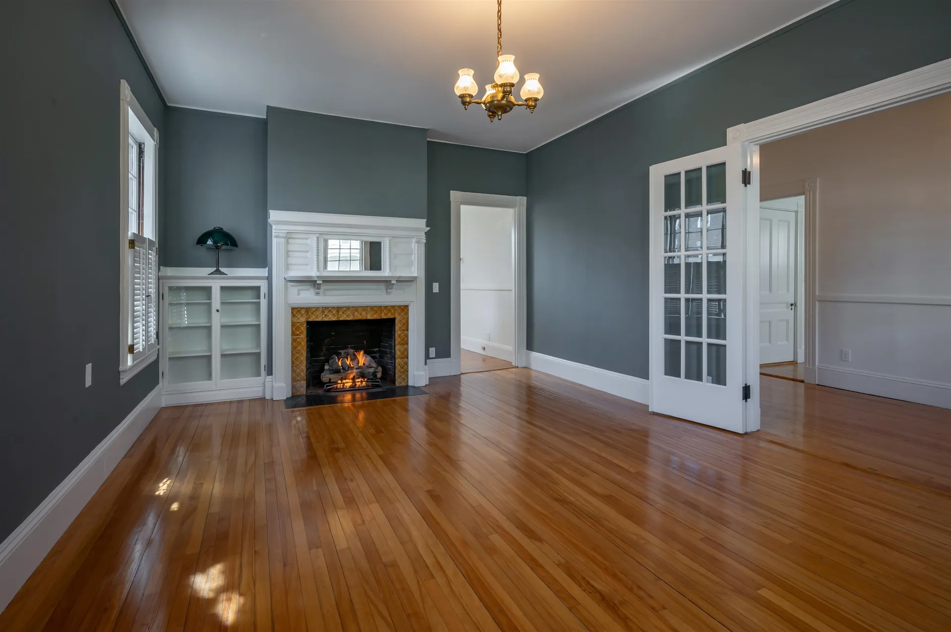 18 Manchester Street Nashua NH 03064-2110