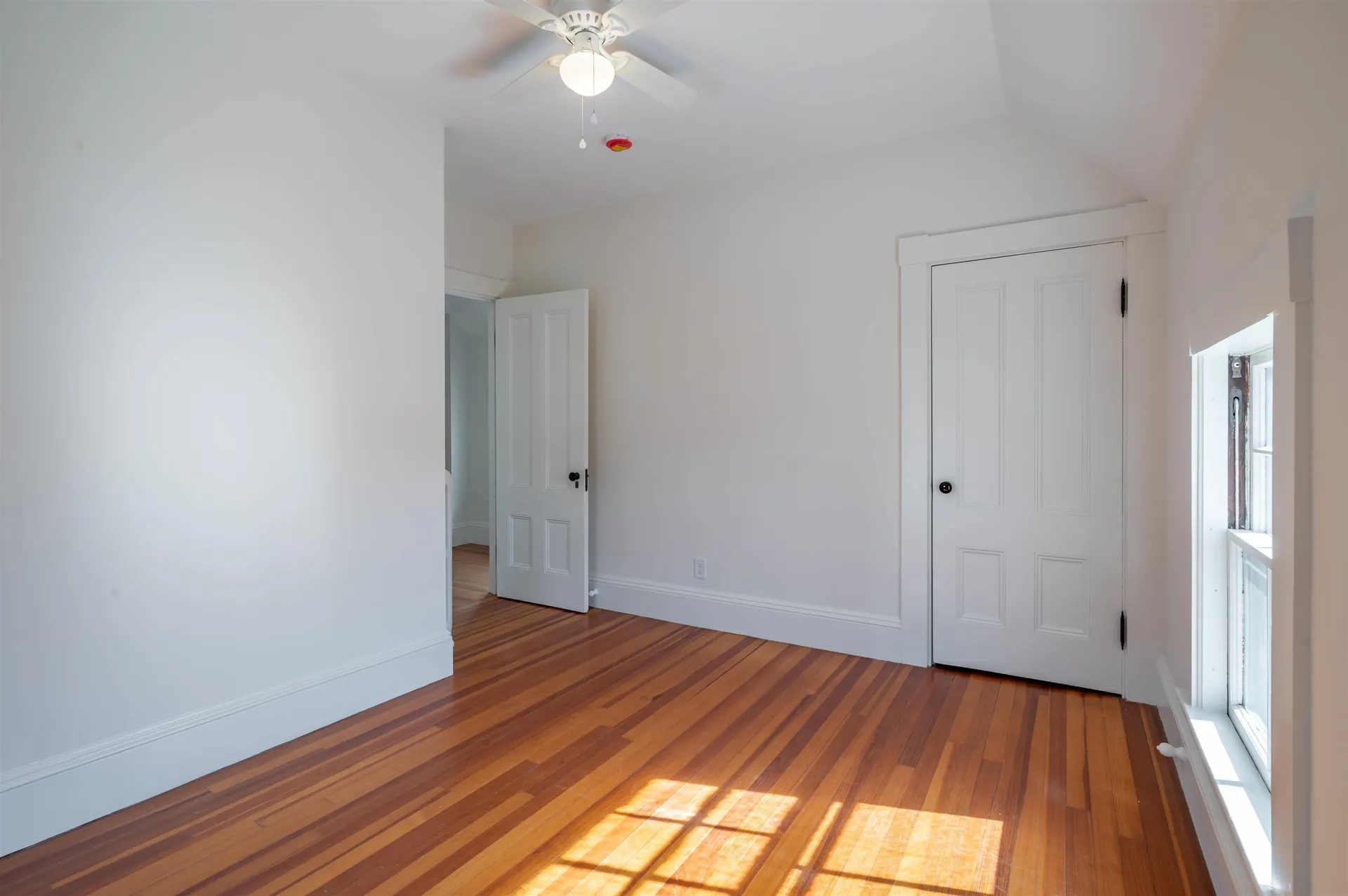 18 Manchester Street Nashua NH 03064-2110