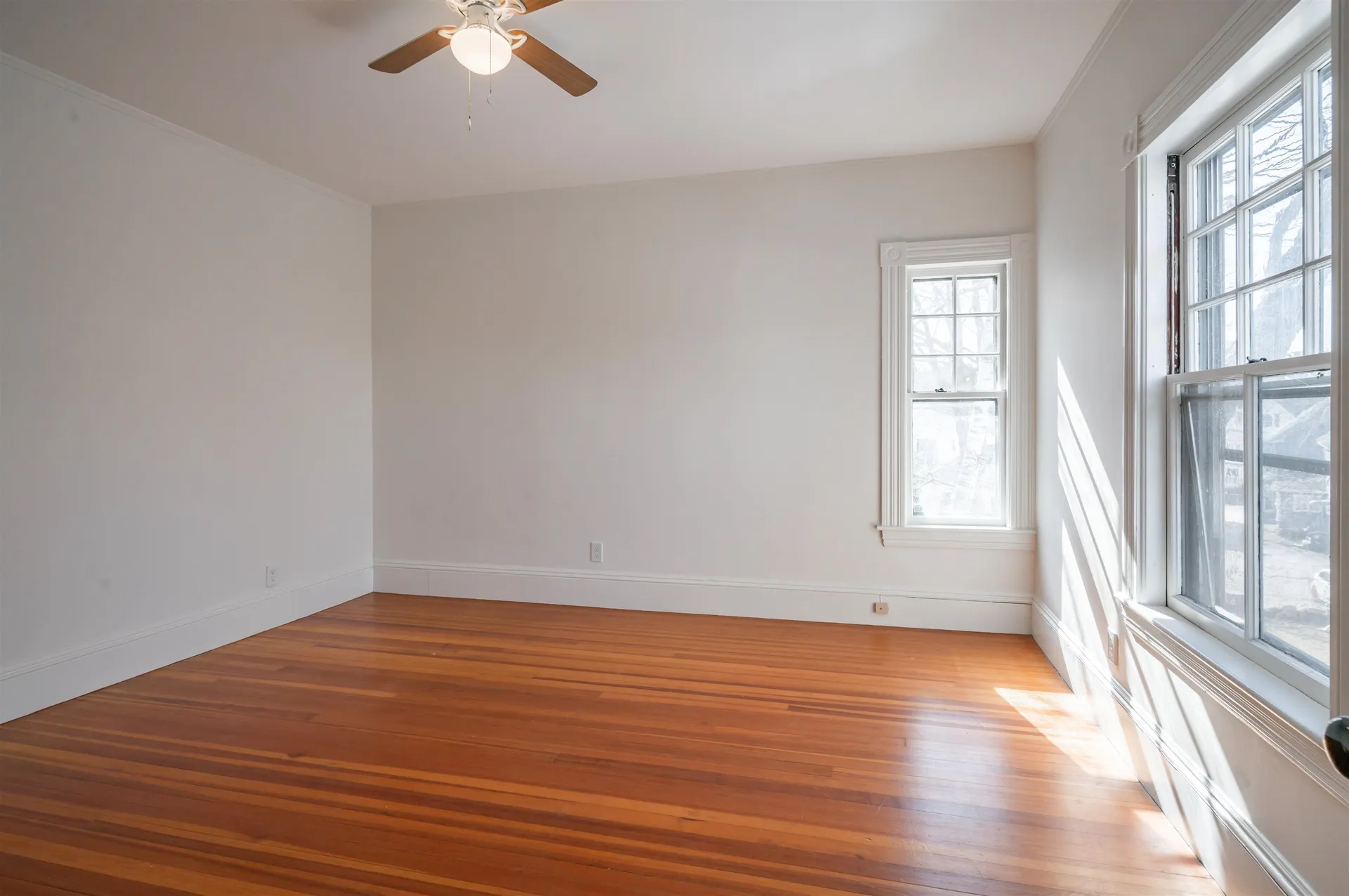 18 Manchester Street Nashua NH 03064-2110