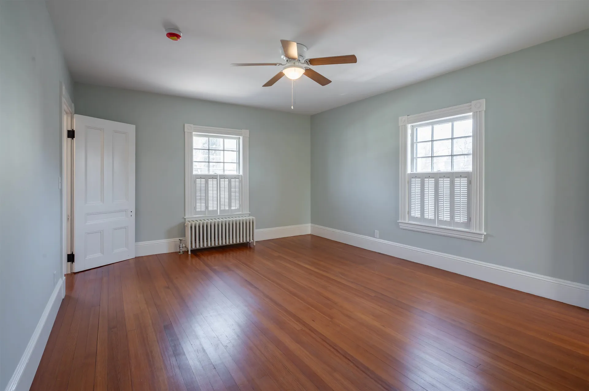 18 Manchester Street Nashua NH 03064-2110