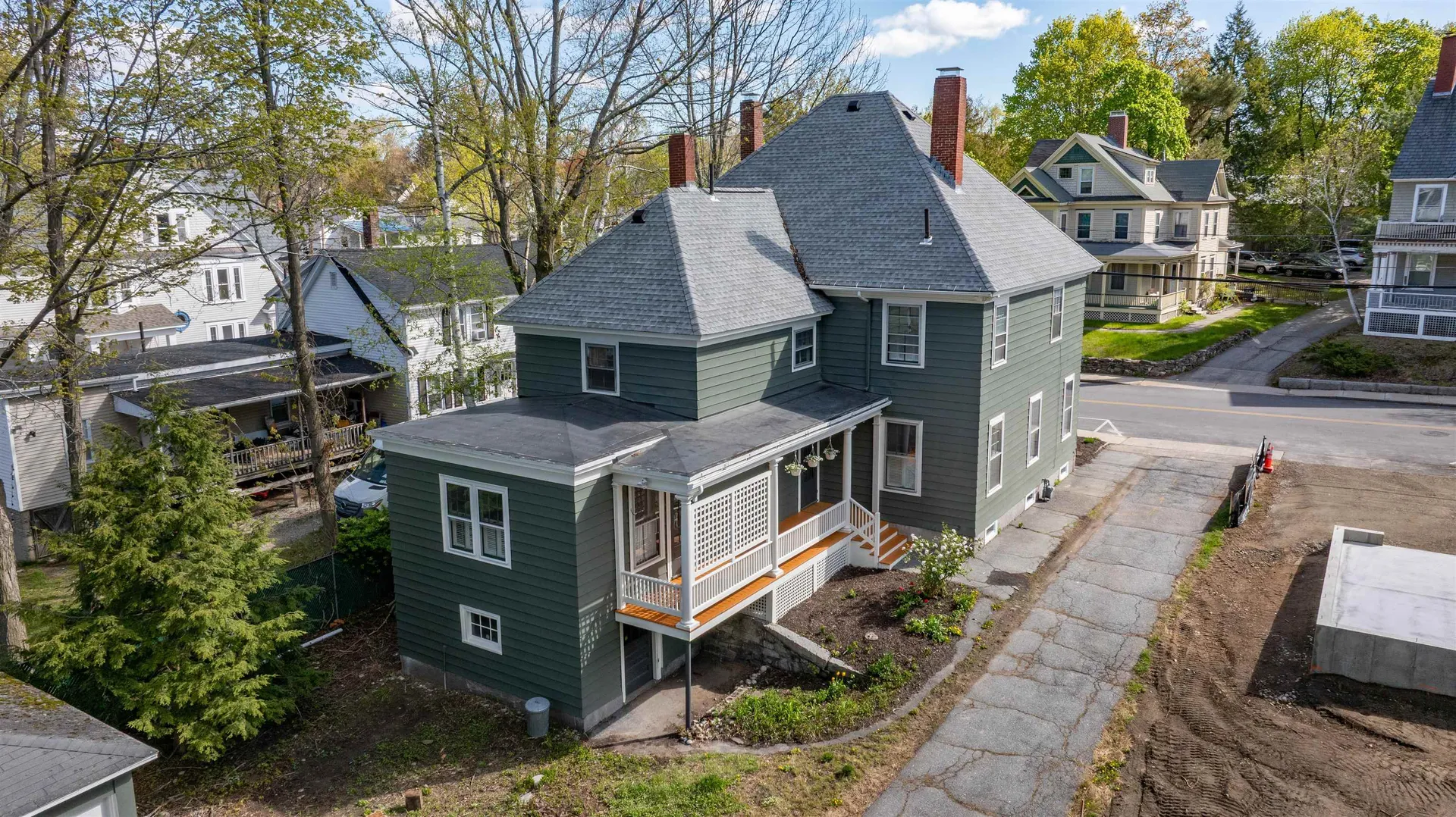 18 Manchester Street Nashua NH 03064-2110