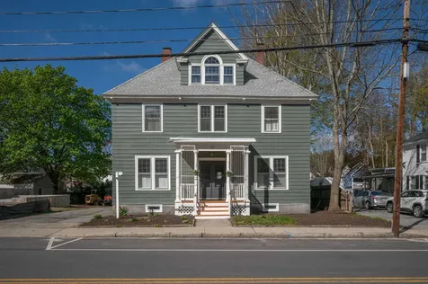 18 Manchester Street Nashua NH 03064-2110