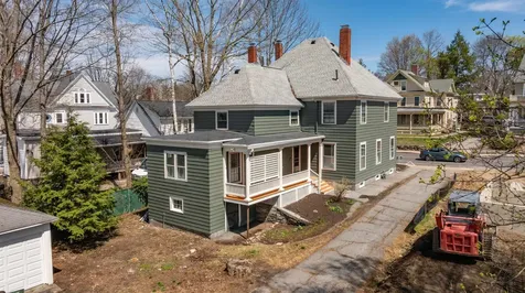 18 Manchester Street Nashua NH 03064-2110