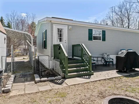 7 Lilac Lane Pittsfield NH 03263