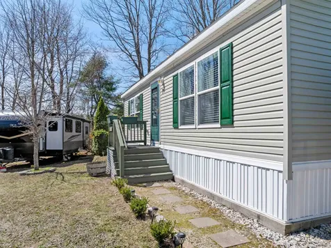 7 Lilac Lane Pittsfield NH 03263