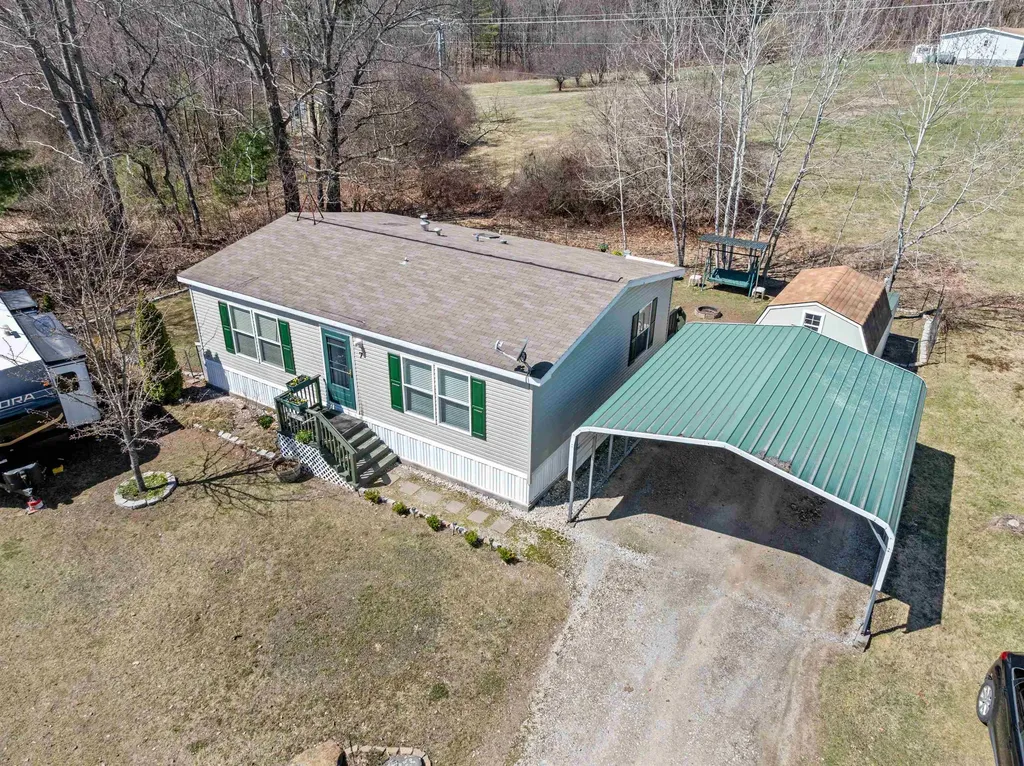 7 Lilac Lane Pittsfield NH 03263
