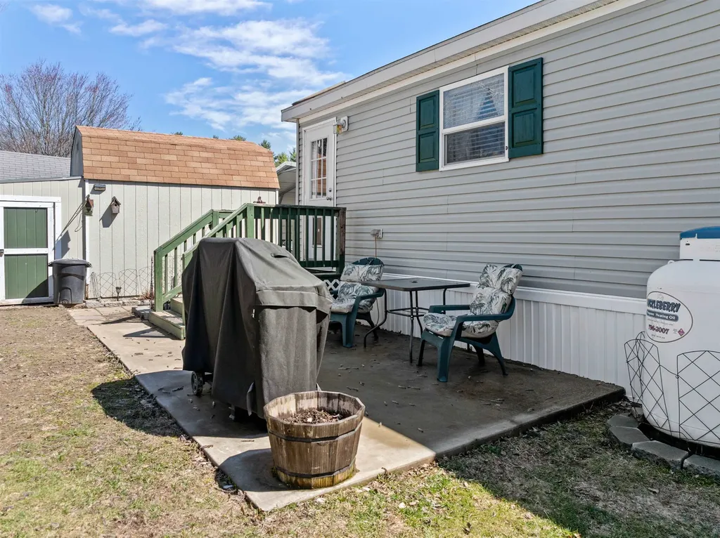 7 Lilac Lane Pittsfield NH 03263