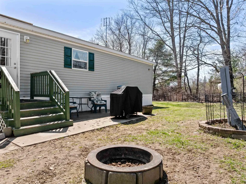 7 Lilac Lane Pittsfield NH 03263