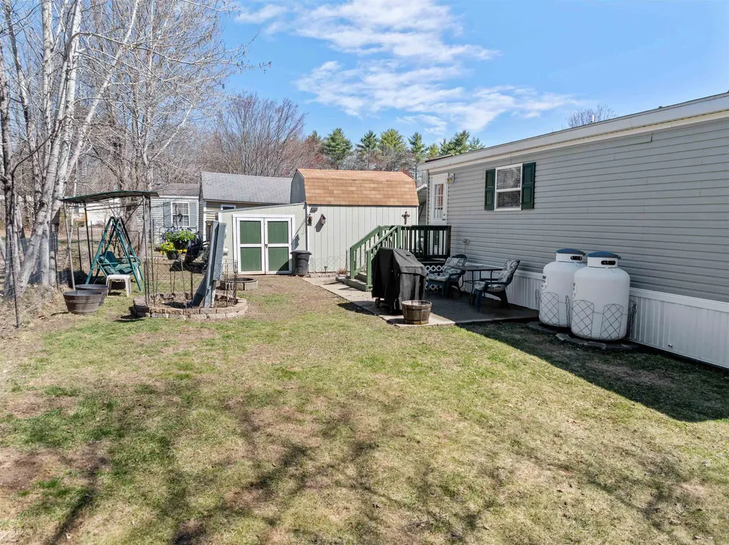 7 Lilac Lane Pittsfield NH 03263
