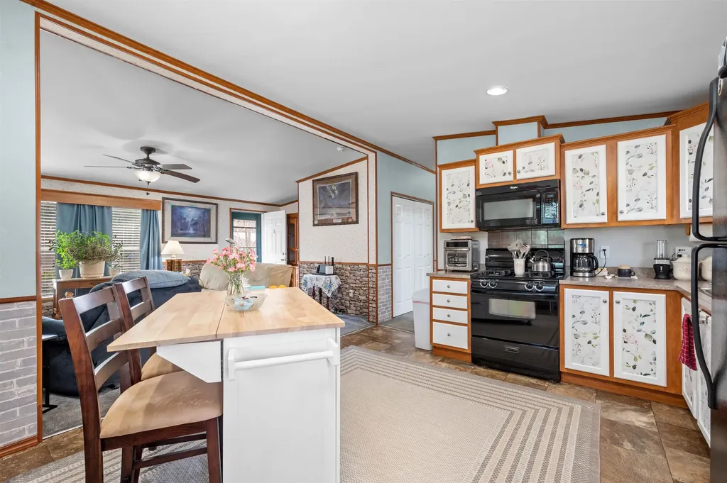 7 Lilac Lane Pittsfield NH 03263