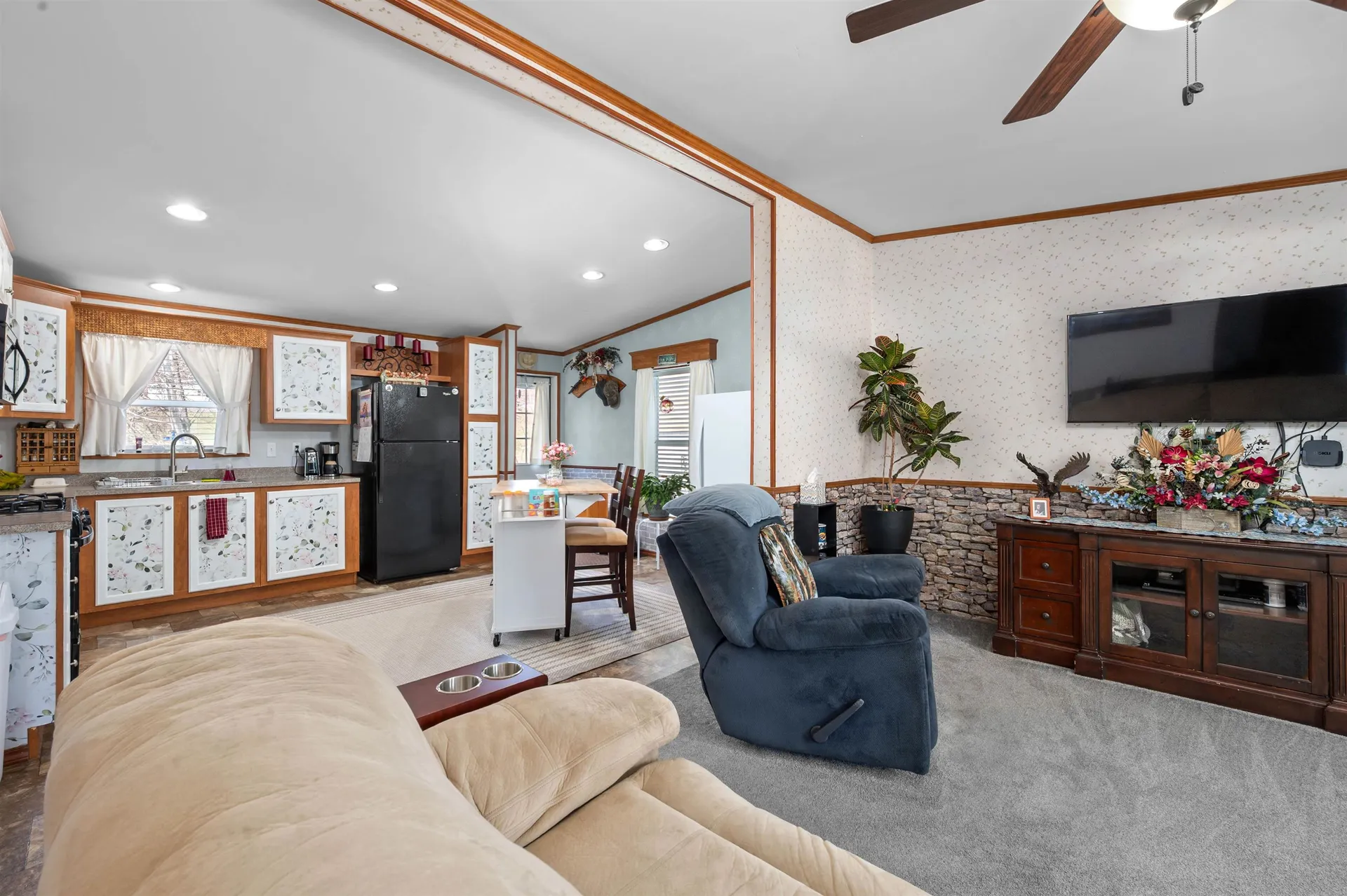 7 Lilac Lane Pittsfield NH 03263