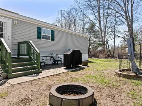 7 Lilac Lane Pittsfield NH 03263
