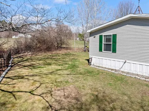 7 Lilac Lane Pittsfield NH 03263