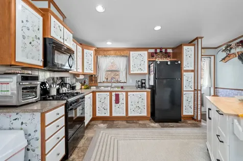 7 Lilac Lane Pittsfield NH 03263