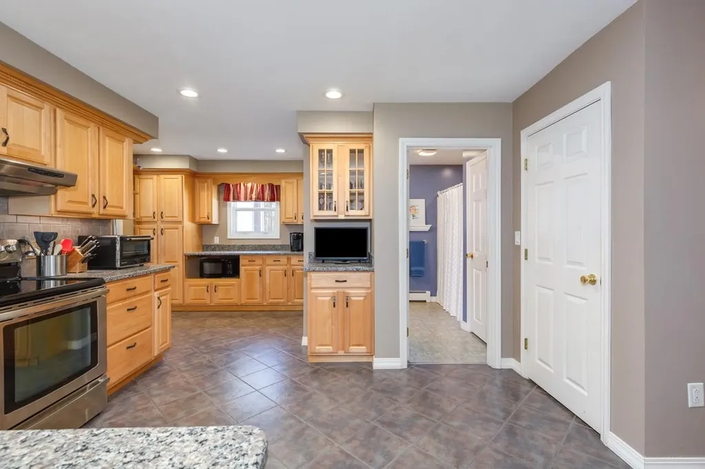 131 High Range Road Londonderry NH 03053