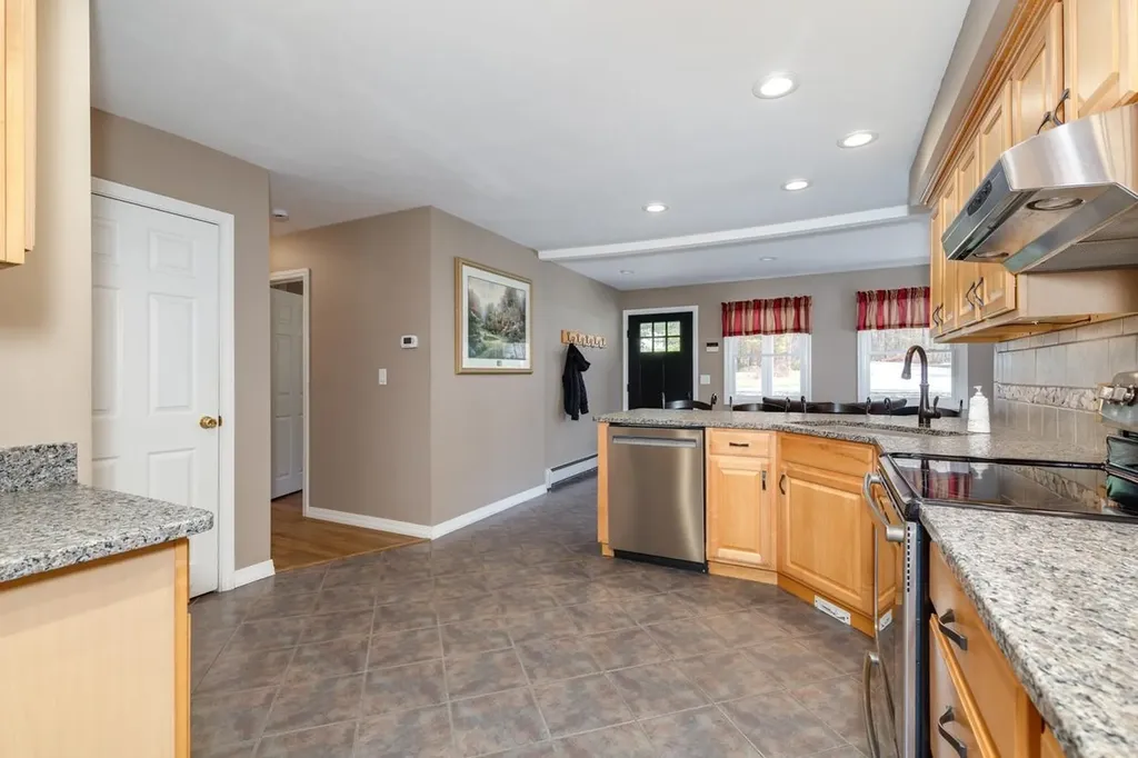 131 High Range Road Londonderry NH 03053