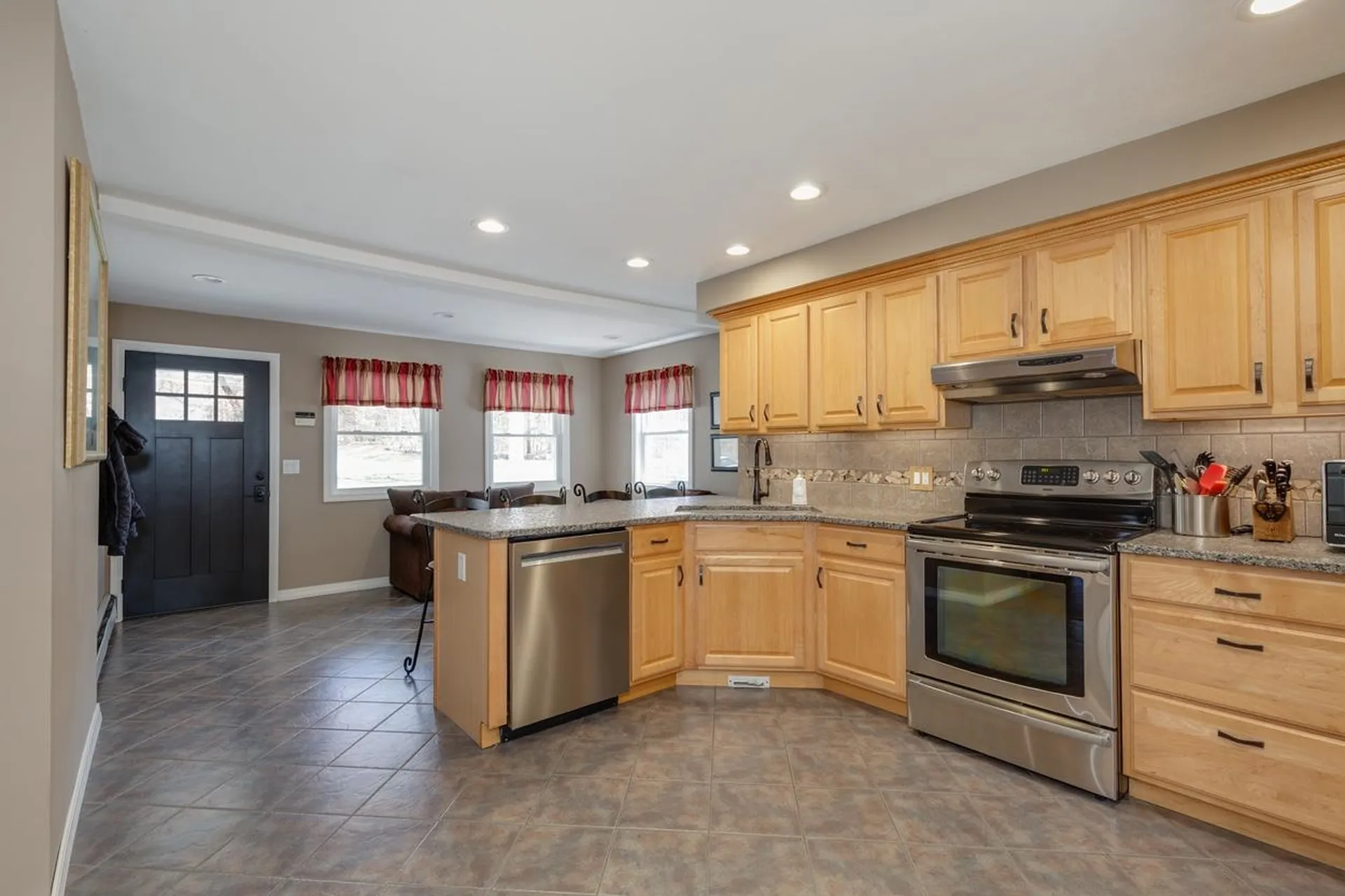 131 High Range Road Londonderry NH 03053