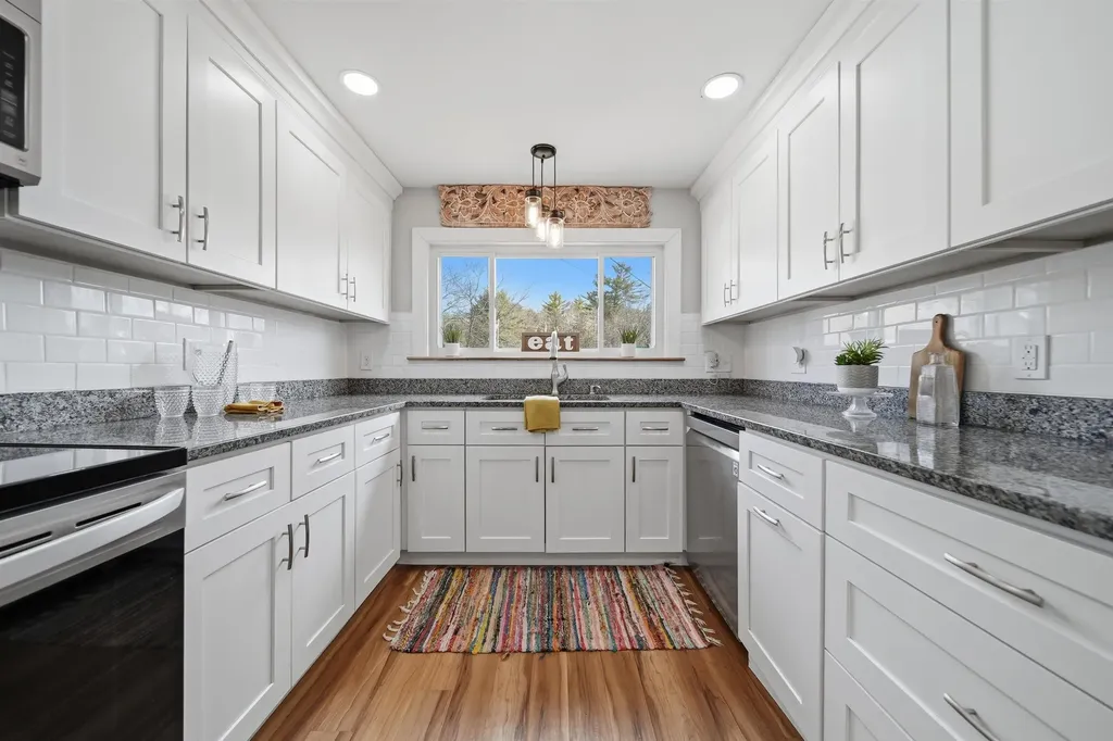 209 Hooksett Road Auburn NH 03032